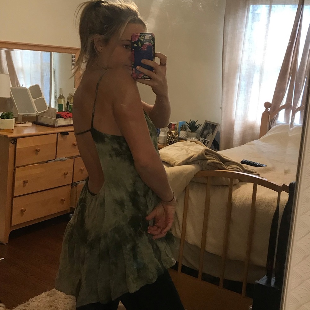 Open Back flowy Tanktop - Picture 4 of 4